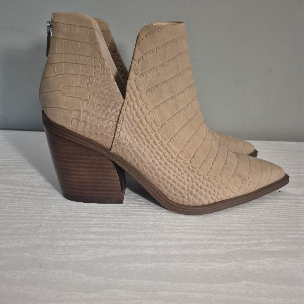 Vince Camuto Brown Leather Boots Size 13 M NWOT